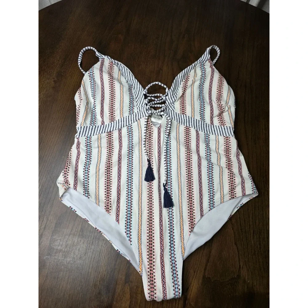 Jessica Simpson Aztec Boho Front Lace-Up One-Piece Swimsuit Size.  XL H3